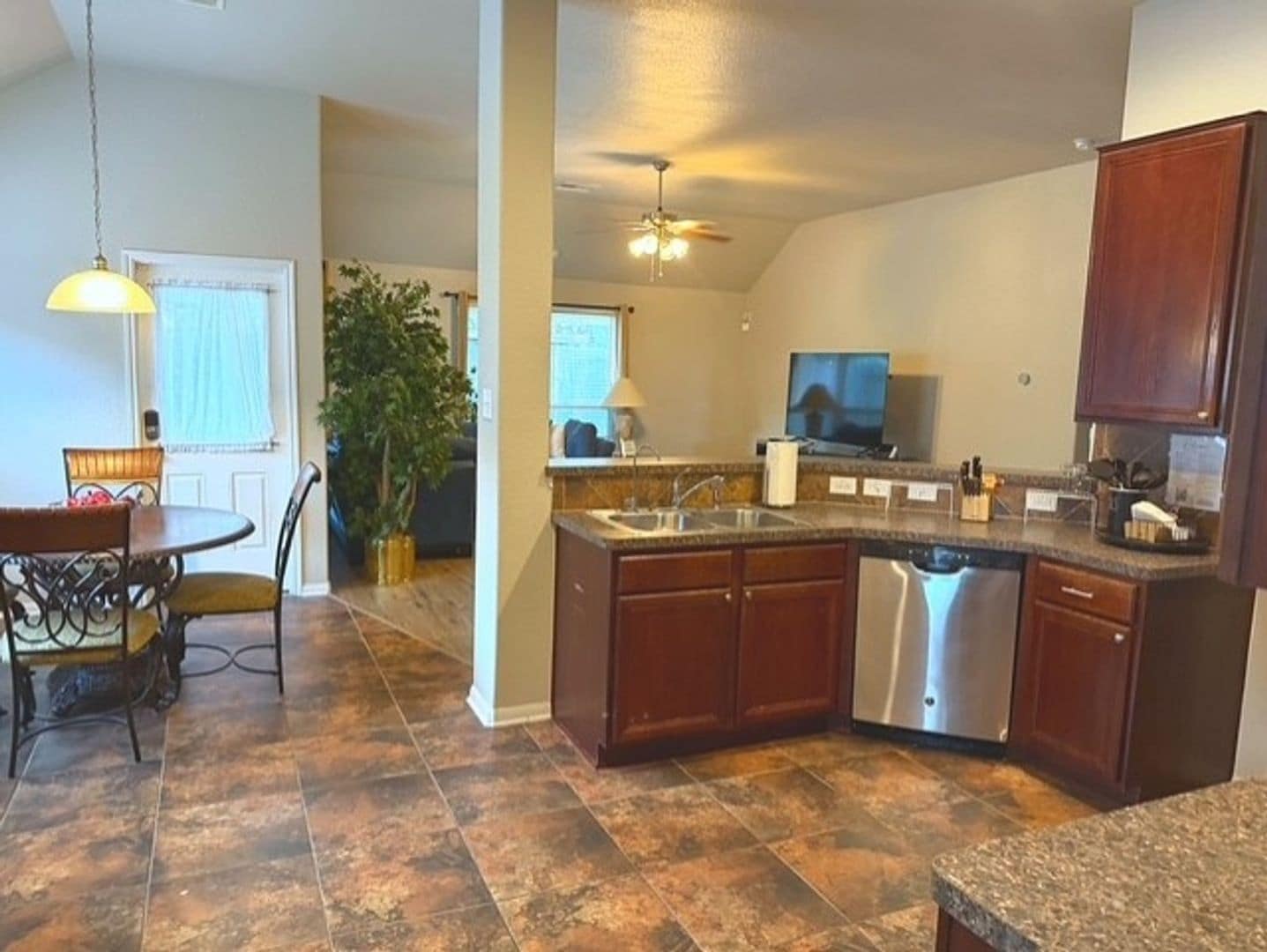 Building Photo - 1330 Yucca Mountain Dr