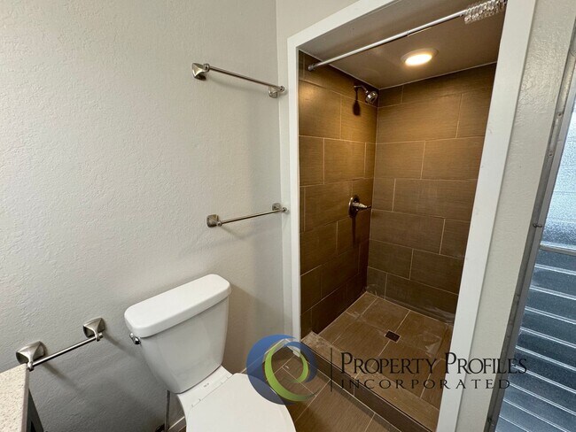 Building Photo - Spacious 3 Bdrm 2.5 Bath Mililani Townhouse