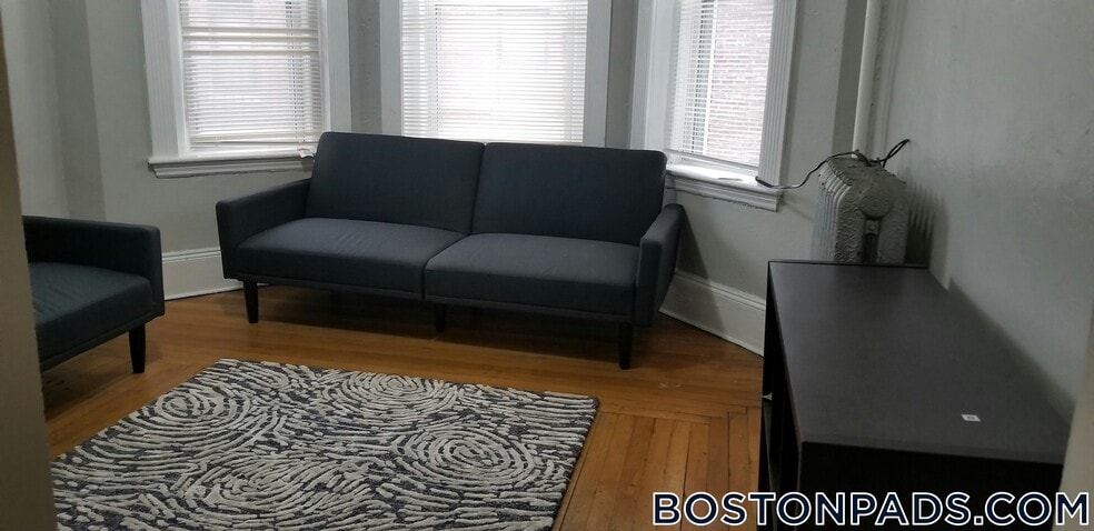 Building Photo - 463 Park Dr