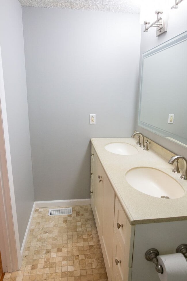 Building Photo - 3125 Tromley Ct