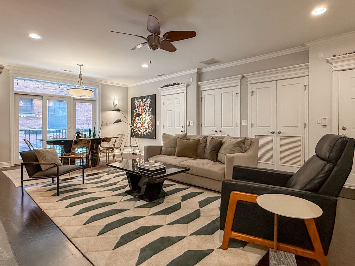 Building Photo - 927 W Agatite Ave