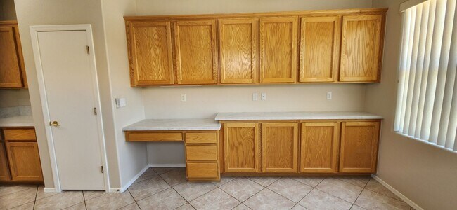 Building Photo - FRESHLY PAINTED 2 Bedroom Patio Home in Ag...