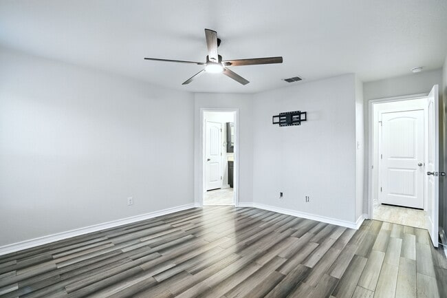 Building Photo - 6074 Akin Quay