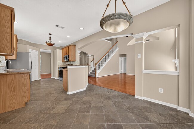 Building Photo - 18515 Autumn Park Dr