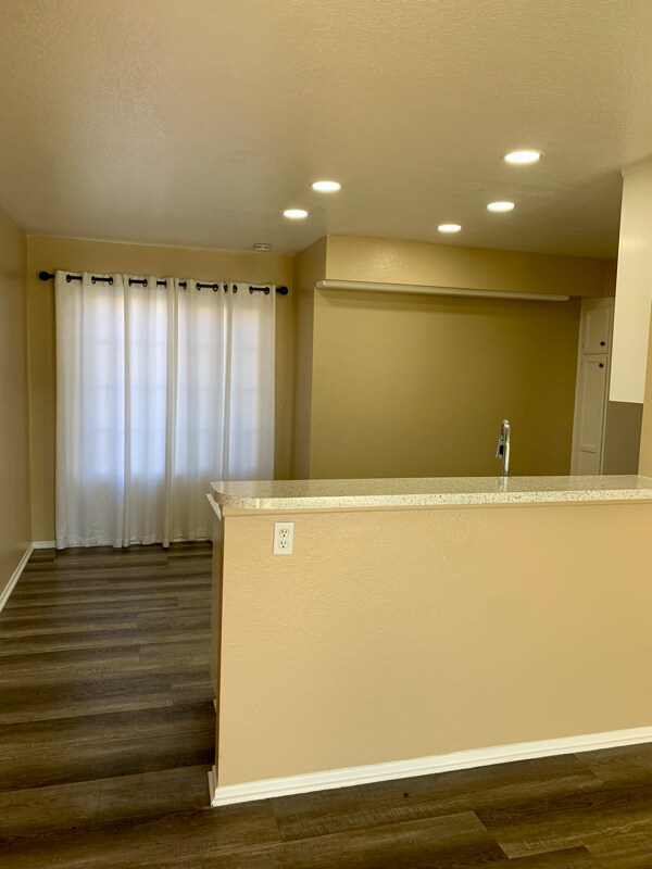 Building Photo - 1365 Crafton Ave