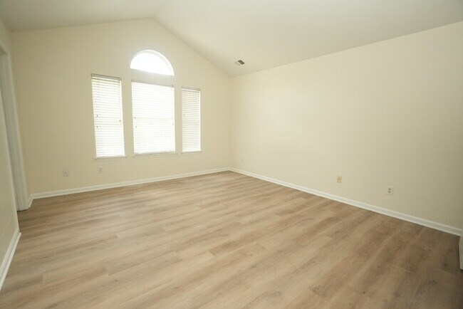 Building Photo - Newly renovated home in South Charlotte!
