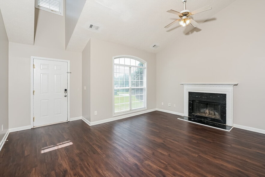 Building Photo - 3810 Biltmore Oaks Dr SE