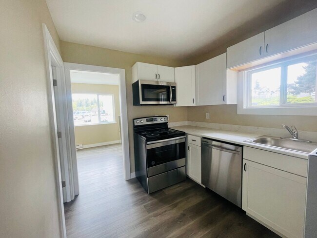Building Photo - 1 Bedroom 1 Bathroom House, With Two Car Garage! $2095 per month