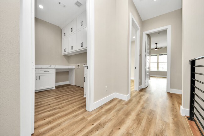 Building Photo - 127 E 38th St