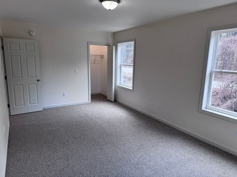 Building Photo - 47 Hogfat Hill Rd