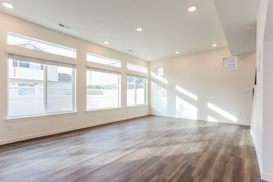 Building Photo - 4698 N Tower Dr