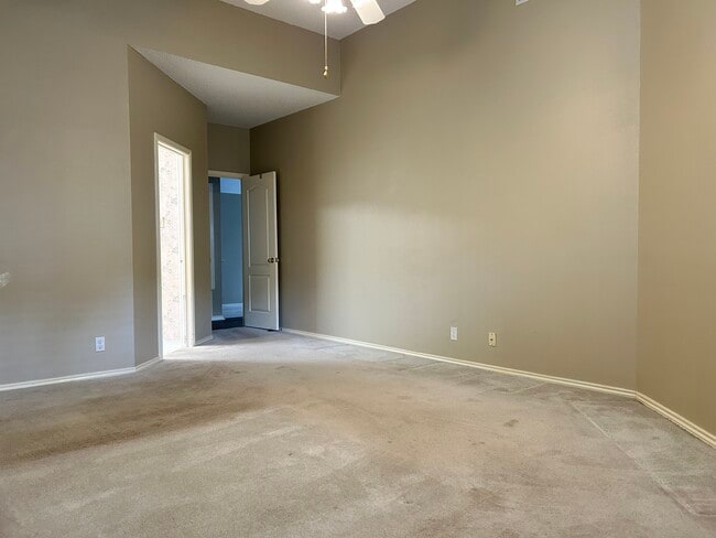 Building Photo - 5706 Quail Crown