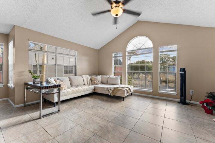 Building Photo - 1365 Crystal Way