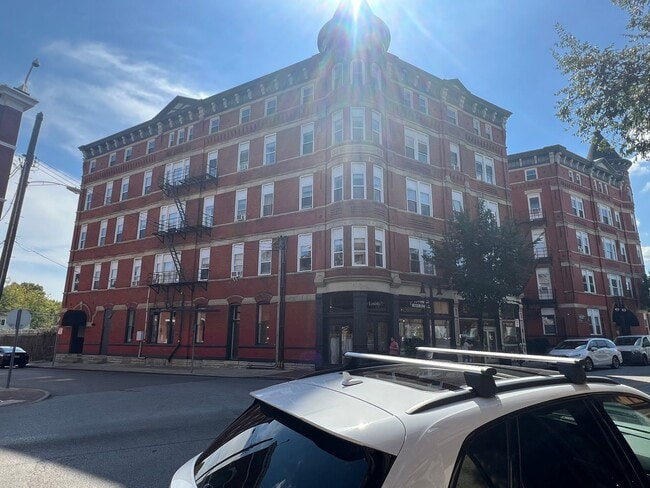 Building Photo - 2716 Woodburn Avenue
