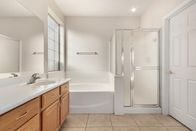 Building Photo - 14625 W Amelia Ave