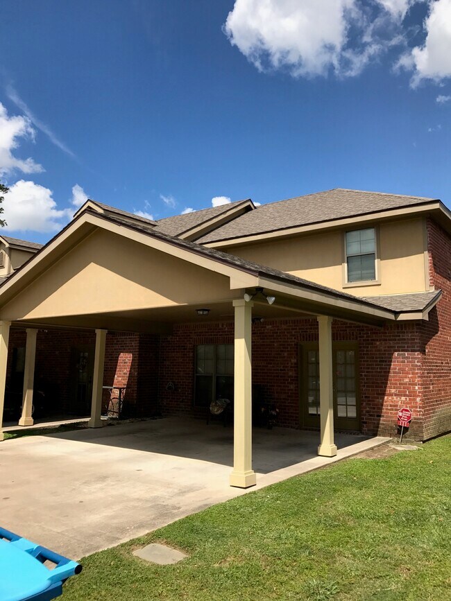 Front Entrance - 111 Deraney Ln