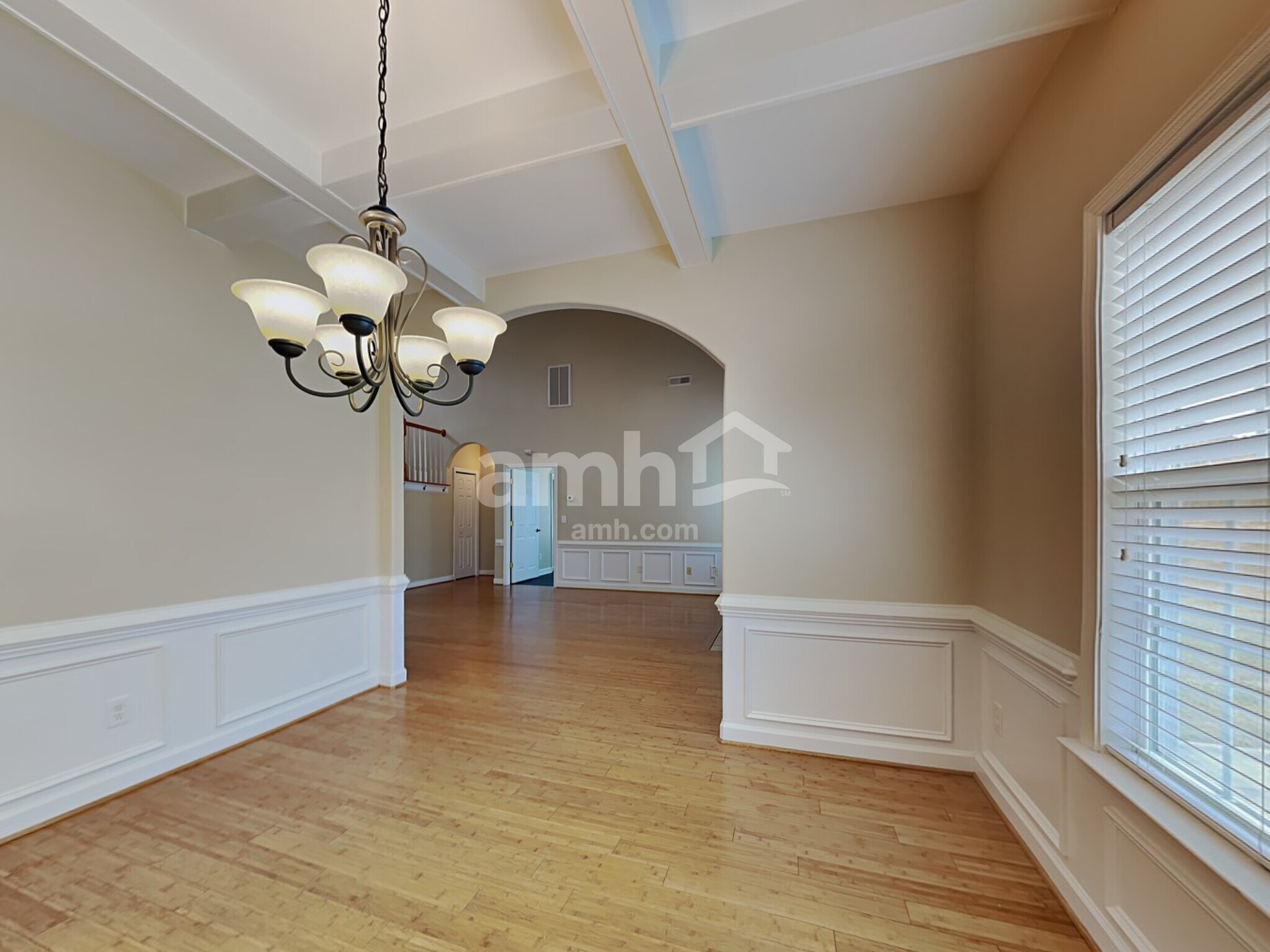 Building Photo - 405 Quick Silver Dr