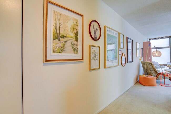 Building Photo - 65 E Scott St