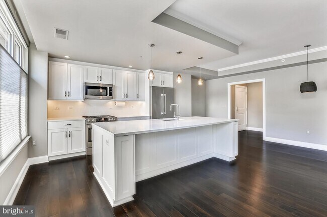 Building Photo - 4915 Hampden Ln