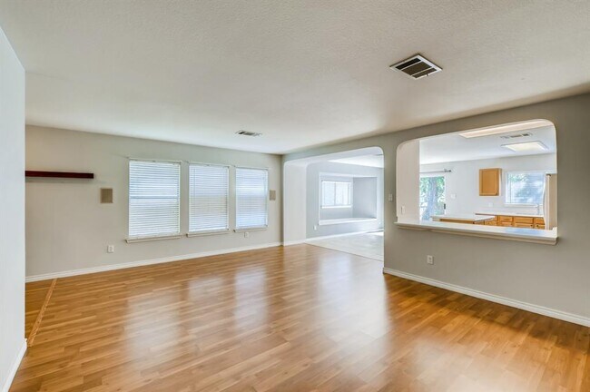 Building Photo - 303 Bello Dr