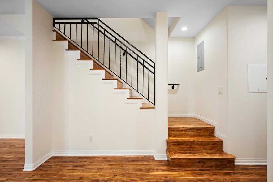 Building Photo - 415 E Dryden St