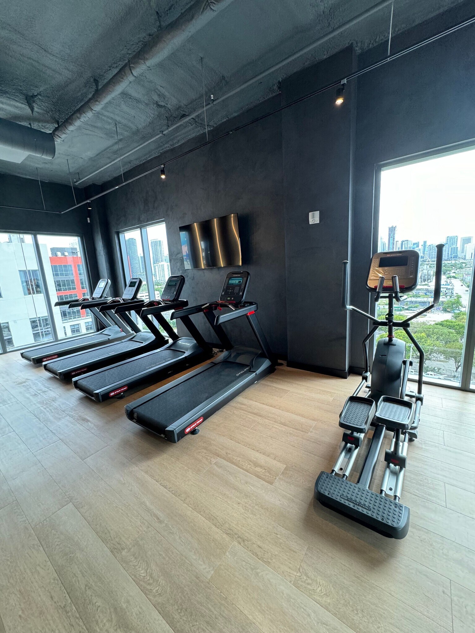 Building Photo - 132 NE 22nd St