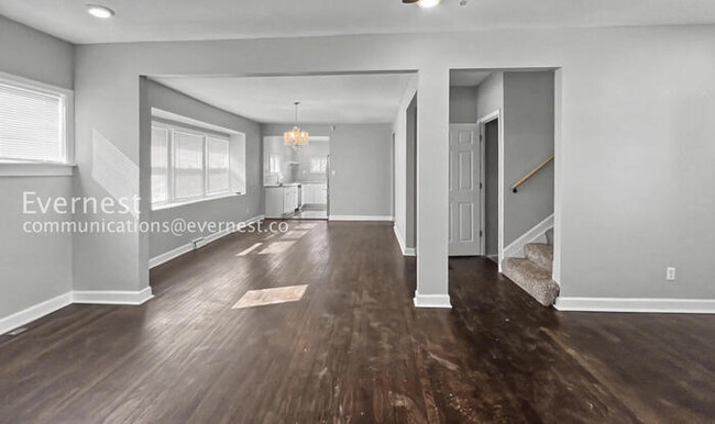 Building Photo - 4 Bed/3 Bath Home with In-Unit Laundry / Available Now!