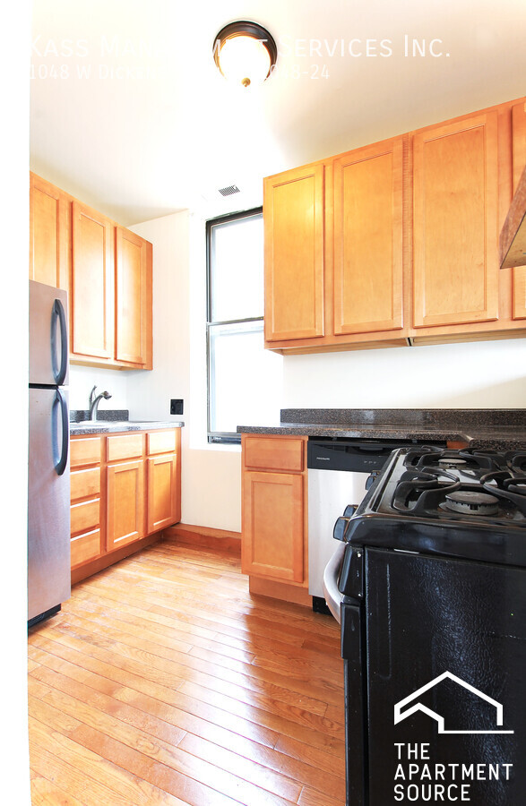Building Photo - 1048 W Dickens Ave