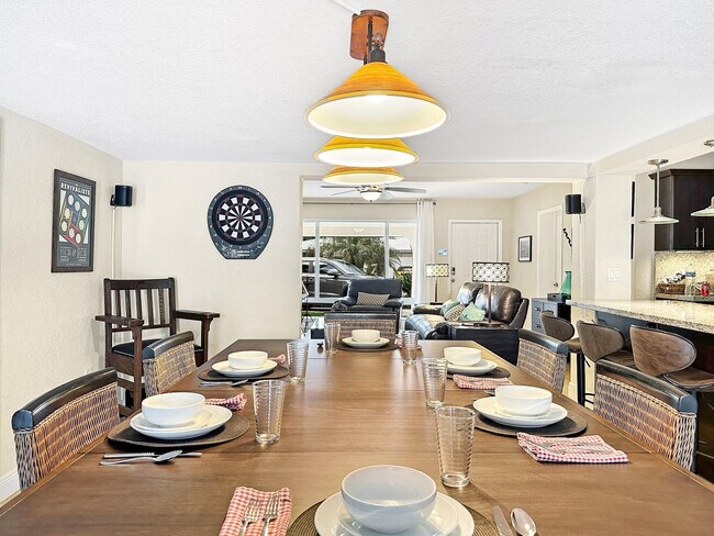 Building Photo - 280 SE 3rd Ave