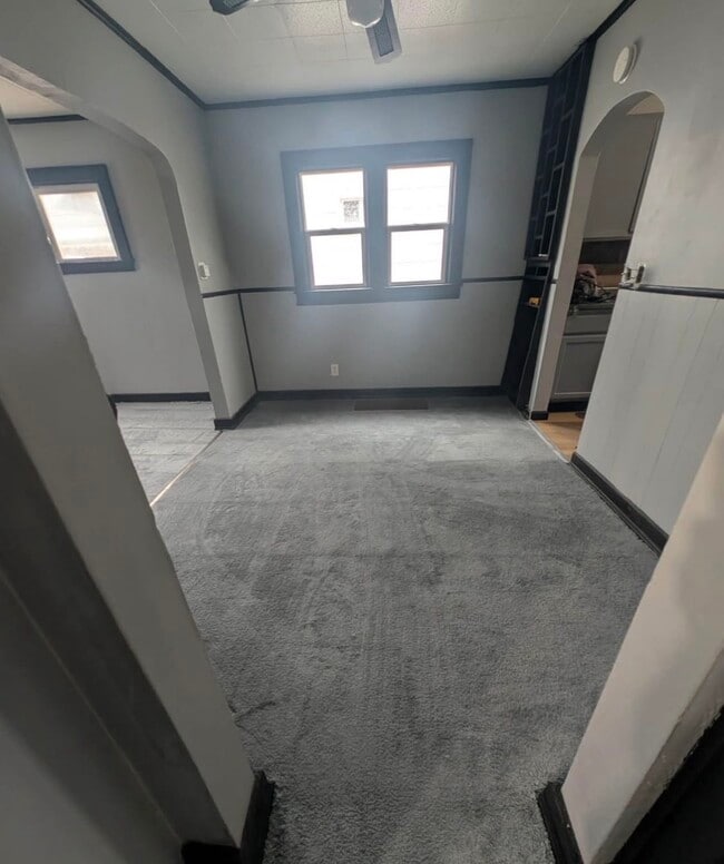 Building Photo - 1417 KNIGHT