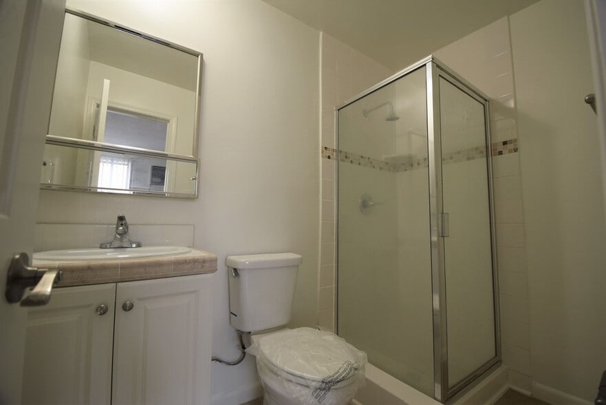 Building Photo - 5321 Agnes Ave