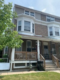 Building Photo - 917 S Queen St