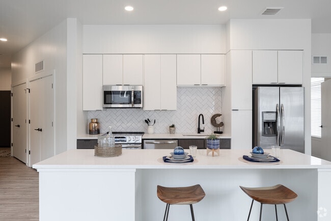 2BR, 2BA - 1,109SF - Clovis Point