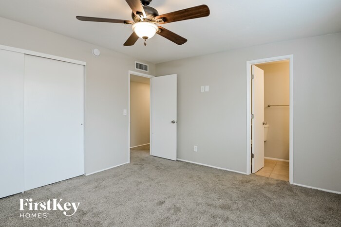 Building Photo - 7322 E Lakeside Dr