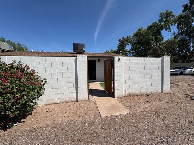 Building Photo - 817 S Melody Ln
