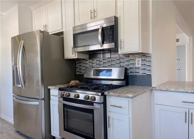 Building Photo - 15100 Dunton Dr