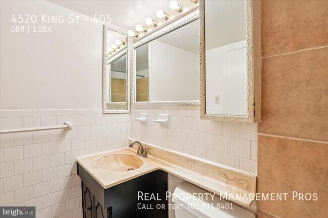 Building Photo - 4520 King St