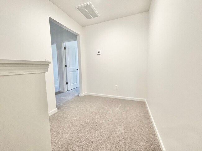 Building Photo - Spacious 3 Bedroom Townhome minutes from I-85 - AVAILABLE OCTOBER 2026