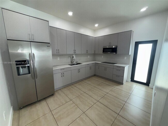Building Photo - 465 E 58th St