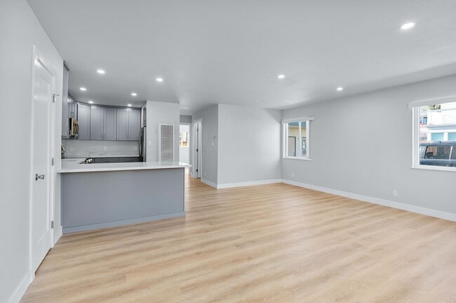 Building Photo - 1305-1321 Laurel Street