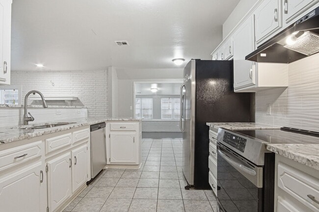 Building Photo - 3717 N Eagle Ln