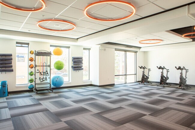 Building Photo - 1237 N Van Buren St