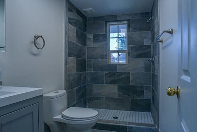 Building Photo - 727 S Perkins Rd