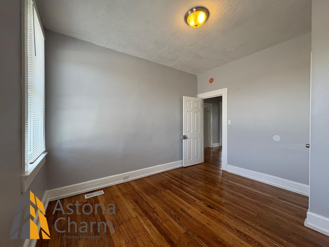 Building Photo - 3-Bedroom Home with Fireplace, Fenced Yard...