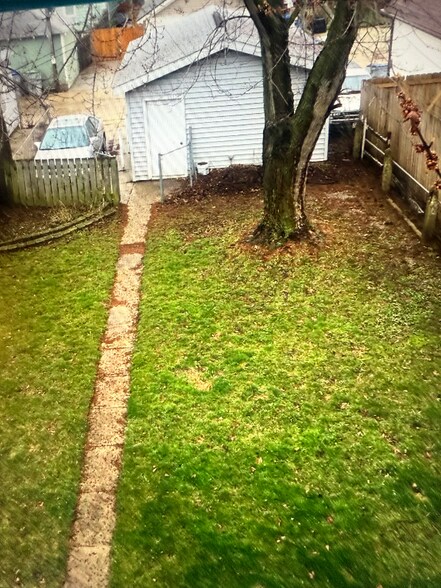 Building Photo - 547a E Dover St