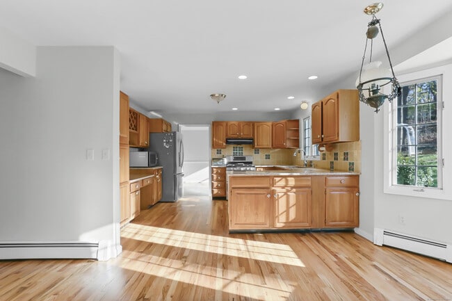 Building Photo - 25 Pequot Ave