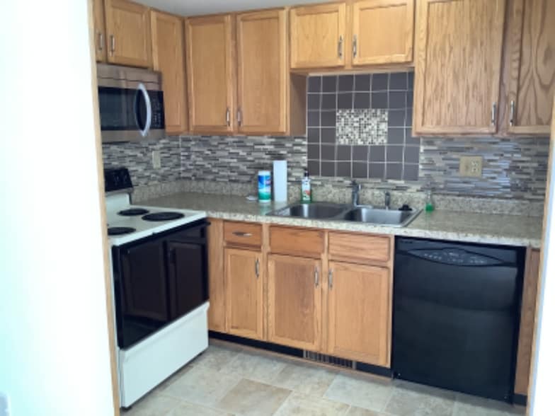 Building Photo - 604 Topper Way