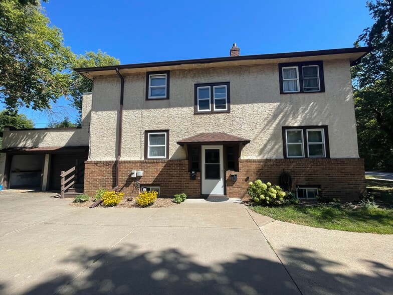 Outdoor View - 261 Robie St W