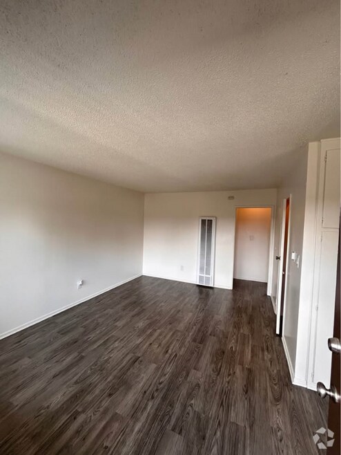 Building Photo - 10800 Wright Rd