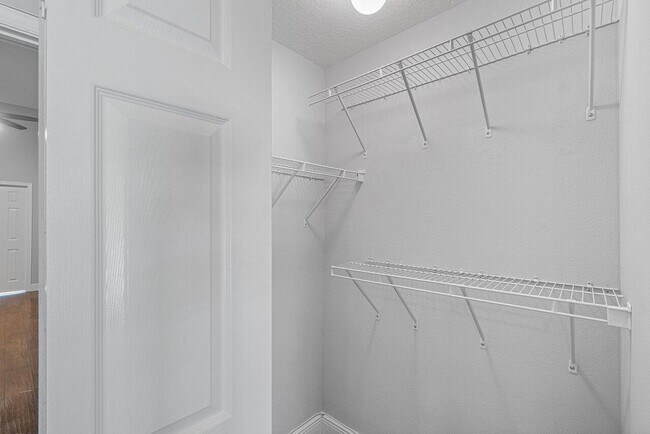 Building Photo - 8080 Briantea Dr